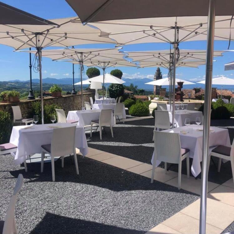 La Ribezza Boutique Hotel Monforte dʼAlba Esterno foto