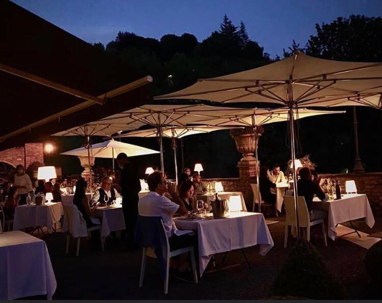 La Ribezza Boutique Hotel Monforte dʼAlba Esterno foto