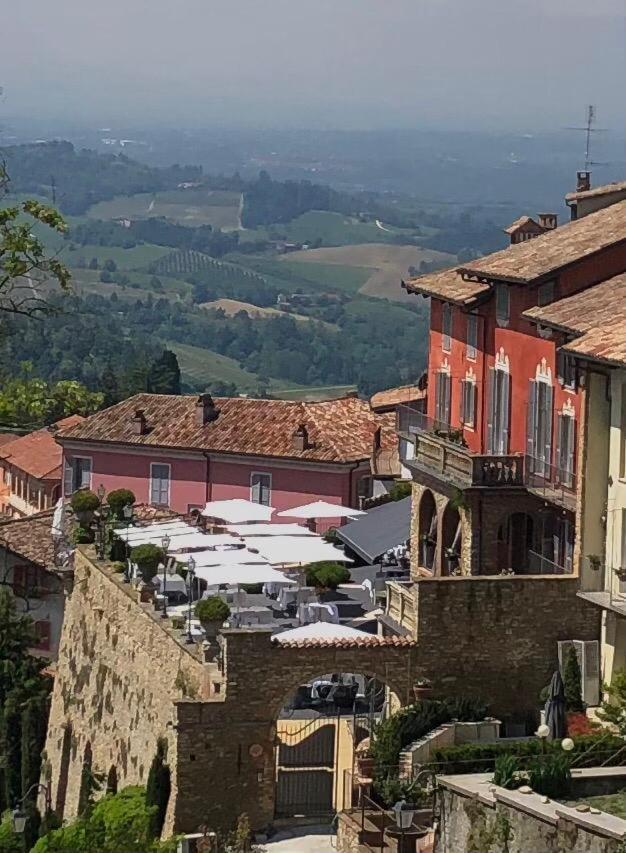 La Ribezza Boutique Hotel Monforte dʼAlba Esterno foto
