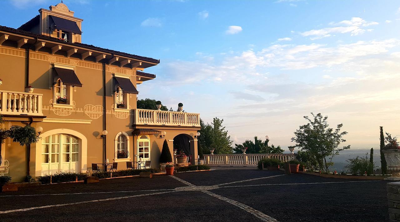 La Ribezza Boutique Hotel Monforte dʼAlba Esterno foto