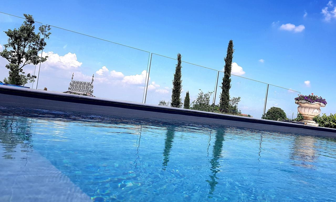 La Ribezza Boutique Hotel Monforte dʼAlba Esterno foto