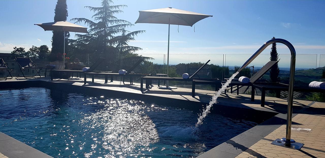 La Ribezza Boutique Hotel Monforte dʼAlba Esterno foto