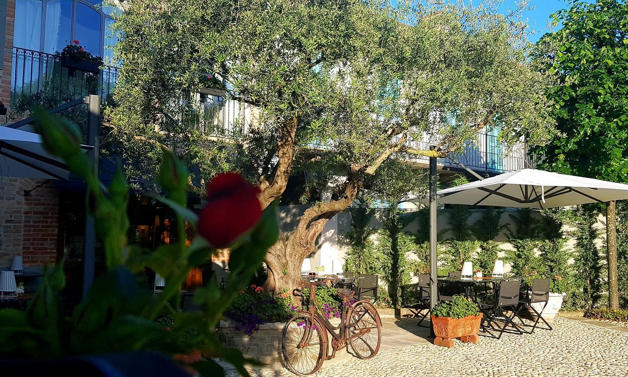 La Ribezza Boutique Hotel Monforte dʼAlba Esterno foto